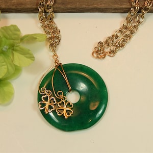 Green and Gold Onyx Donut St. Patrick&#39;s Pendant with Shamrock Charms (N167)