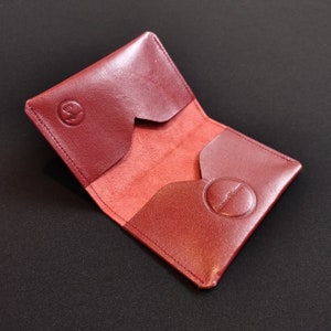 Bantam Brieftasche - Hält 12 Karten und Bargeld - Echte Känguru-Leder Brieftasche Herren Damen schlanke Karte Brieftasche RFID-Chipschutz - Rot (1)