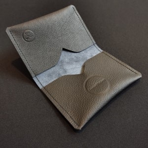 Cartera Bantam - Capacidad para 12 tarjetas y dinero en efectivo - Cartera de piel de canguro auténtica Cartera delgada para tarjetas para hombre y mujer Protección contra chip RFID - Negro mate (1)