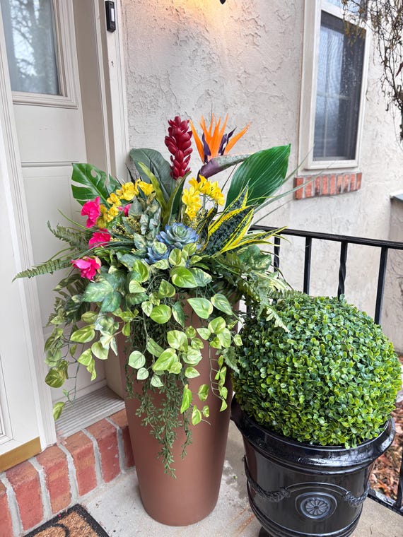 Large Artificial Succulent Planter: Greenery and Succulent Tropical Urn  Filler
