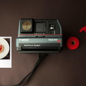 Polaroid impulse portait instant film old fashioned polaroid camera autofocus af