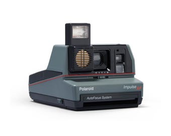 Polaroid impulse af autofocus instant film camera - retro vintage design -