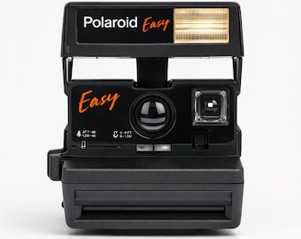 Polaroid 600: adicione seu texto facilmente — câmera instantânea de filme 600, flash embutido, capacidade para close-up, testada e pronta para usar.