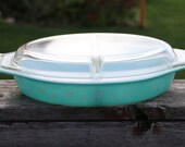 Pyrex SNOWFLAKE Decorator Divided Casserole Dish with Lid 1 1 2 Quart Oval Aqua Turquoise White 16 Winter Christmas Promotional Kitchen USA