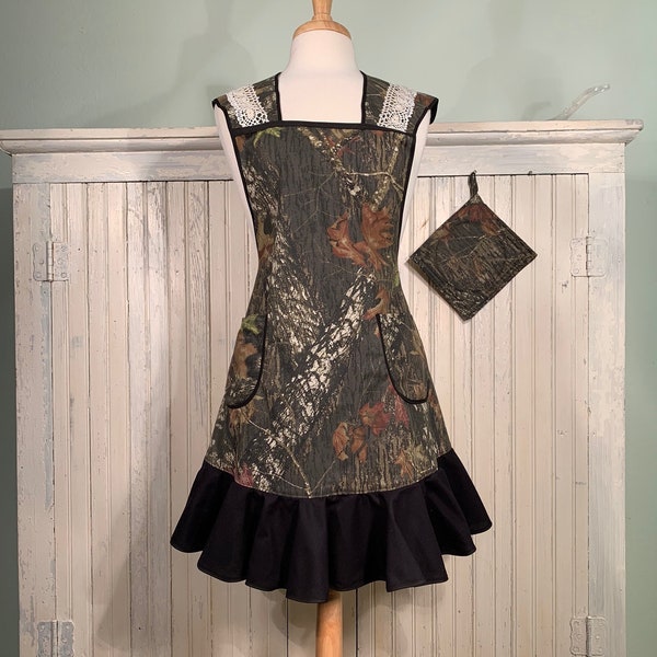 Womens Full Apron Handmade Retro Style in Alluring Camo Print, 2 Large Pockets, Vintage Lace, Ruffle edge. Makes a Great Gift! Made in USA