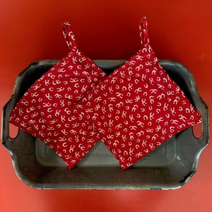 Good Luck Horse Shoe Potholders Ranch Style Set of 2 Cotton Quilted Hot Pads Durable 3 Layer Insulation Hanging Loop Great Gift USA Handmade