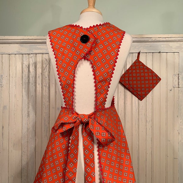 Full Womens Apron 2 Large Pockets, Vintage Doily, Back Button & Waist Tie, RicRac Trimmed, Retro Style, Handmade. A Great Gift! Made in USA