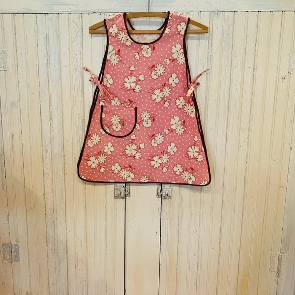 Girls Apron Size 6 Retro Style Flower Print with Side Ties, Giving Full Front & Back Coverage for Kitchen or Craft Projects. Handmade in USA