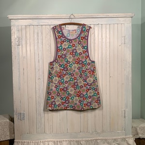 Retro-Stil rutscht über den Kopf Blumen Print Baumwollschürze für den kleineren Körper, 2 große Taschen, Bias getrimmt. Ein nützliches Geschenk, handgefertigt in den USA