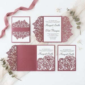 Modello per invito di nozze con rose, modello Cricut, busta tascabile pieghevole a tre ante, fascia addominale. File di taglio SVG, taglio laser.