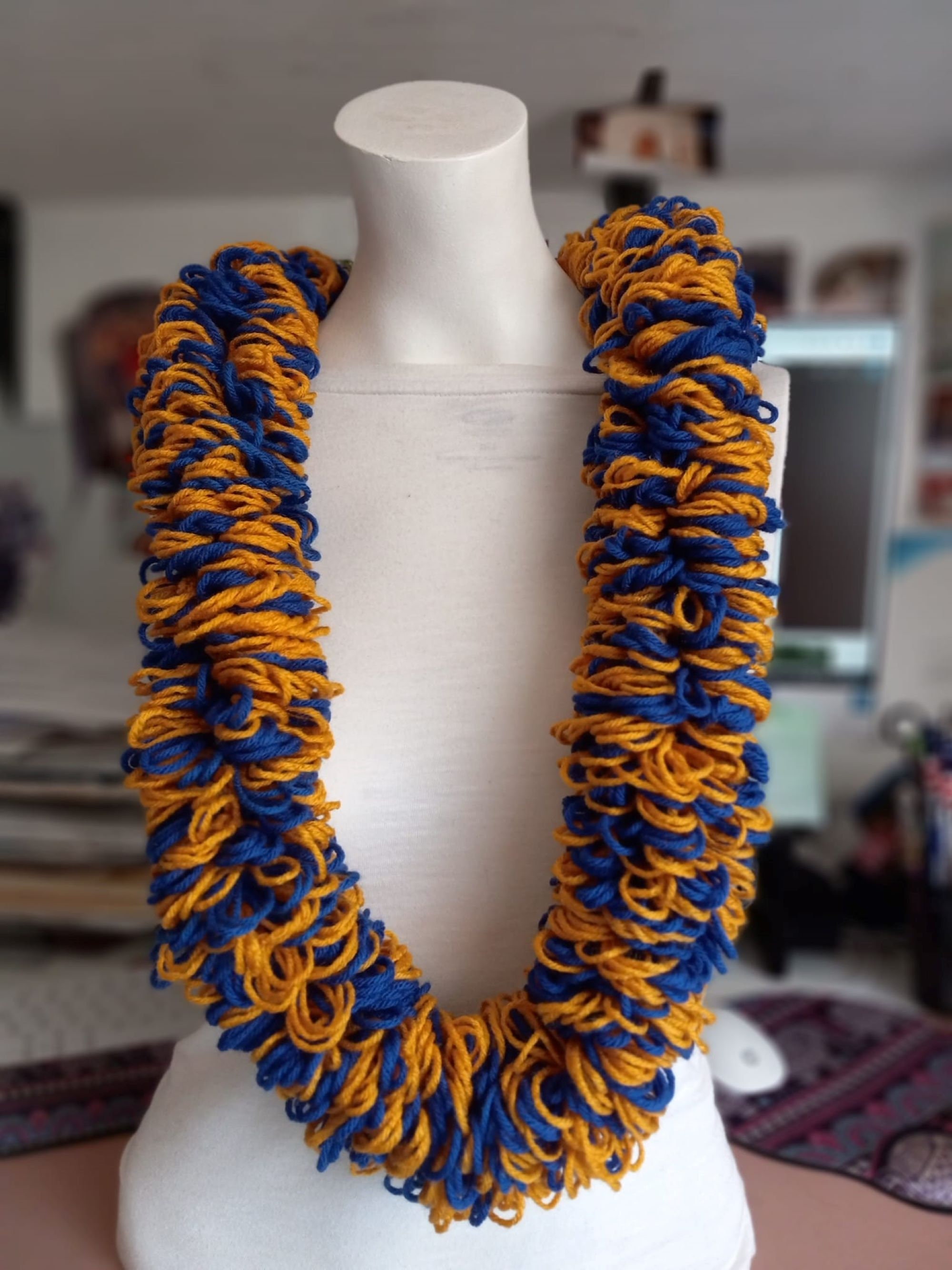 Eyelash Lei~Prefect for Any Special Occasions ~Royal Blue/Gold
