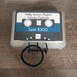 Libro sfida di risparmio su cassetta con playlist stranamente specifica // Risparmia 300 // 20 buste laminate da grattare