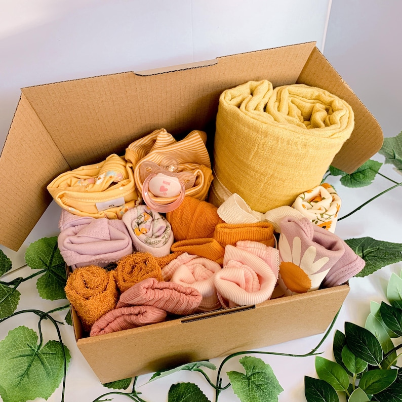 SMALL Baby Shower Hamper I Newborn Gift Hamper I New Baby Gift I Mum and Bub Hamper I Gender Neutral Gift Box image 16