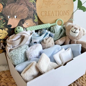 SMALL Baby Shower Hamper I Newborn Gift Hamper I New Baby Gift I Mum and Bub Hamper I Gender Neutral Gift Box image 8