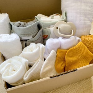 SMALL Baby Shower Hamper I Newborn Gift Hamper I New Baby Gift I Mum and Bub Hamper I Gender Neutral Gift Box image 15
