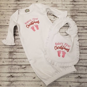Listo para enviar, Bata de bebé personalizada, Primera Navidad, Bata de bebé con monograma, Babero personalizado, Traje de bebé que regresa a casa