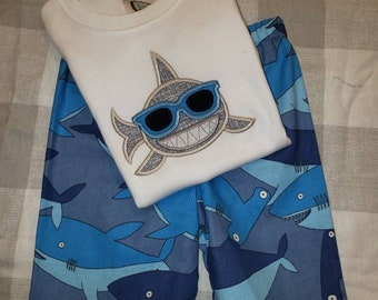 Handgemachte Jungen Hai Applikation Outfit, Geburtstag Kleidung