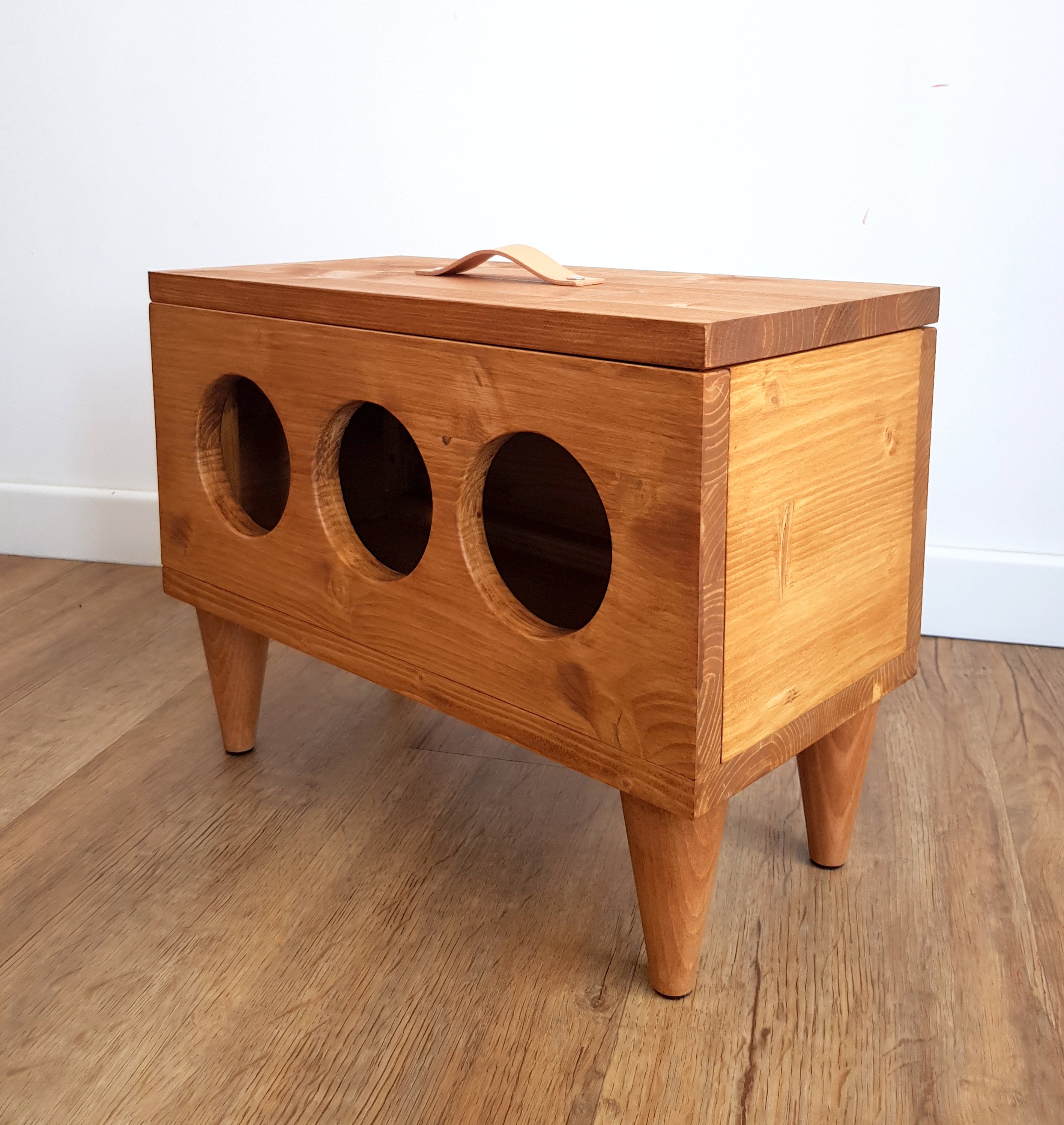 Raised Bunny Hay Feeder: Modern Wood Rabbit Hay Rack - Etsy