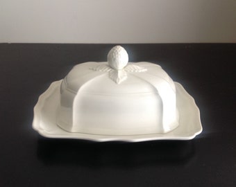 Villeroy and Boch Manoir rare rectangular covered butter dish. 7 3/4 Inches. New and unused.