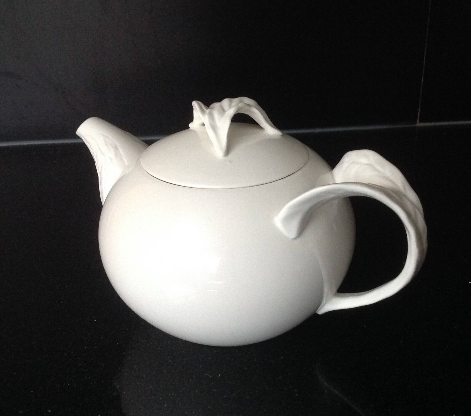 Villeroy and Boch Foglia beautiful teapot from the Foglia Etsy