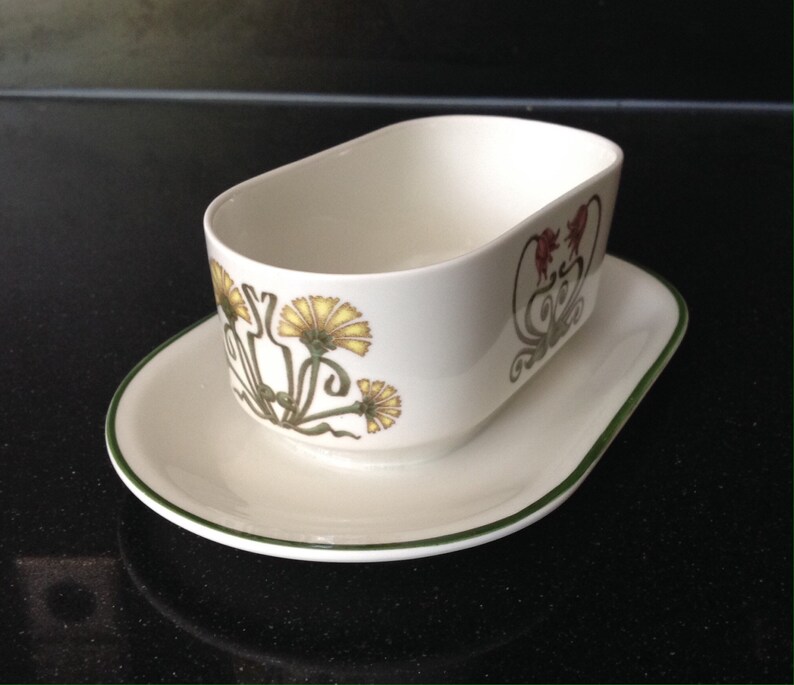 Villeroy and Boch Atlantic Gravy Boat With Attached Underplate. New and