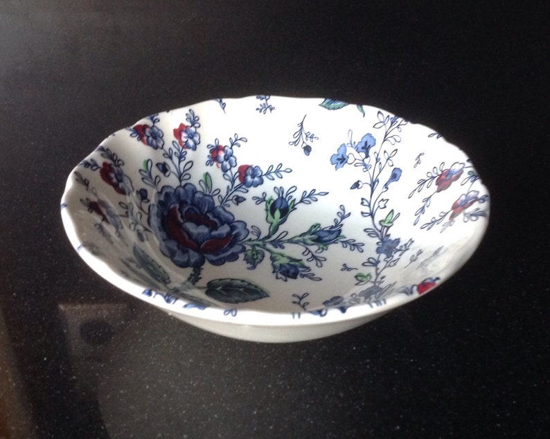 Johnson Brothers Rose Chintz Blue coupe cereal bowl little scale 5,91 Inches Unused
