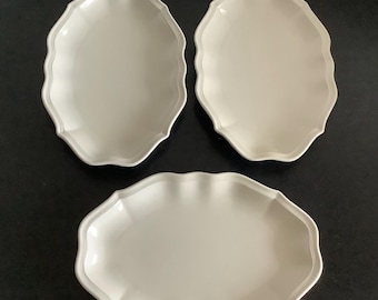 Villeroy and Boch Manoir relish dish /gravy underplate / pickle dish. 9 Inches.