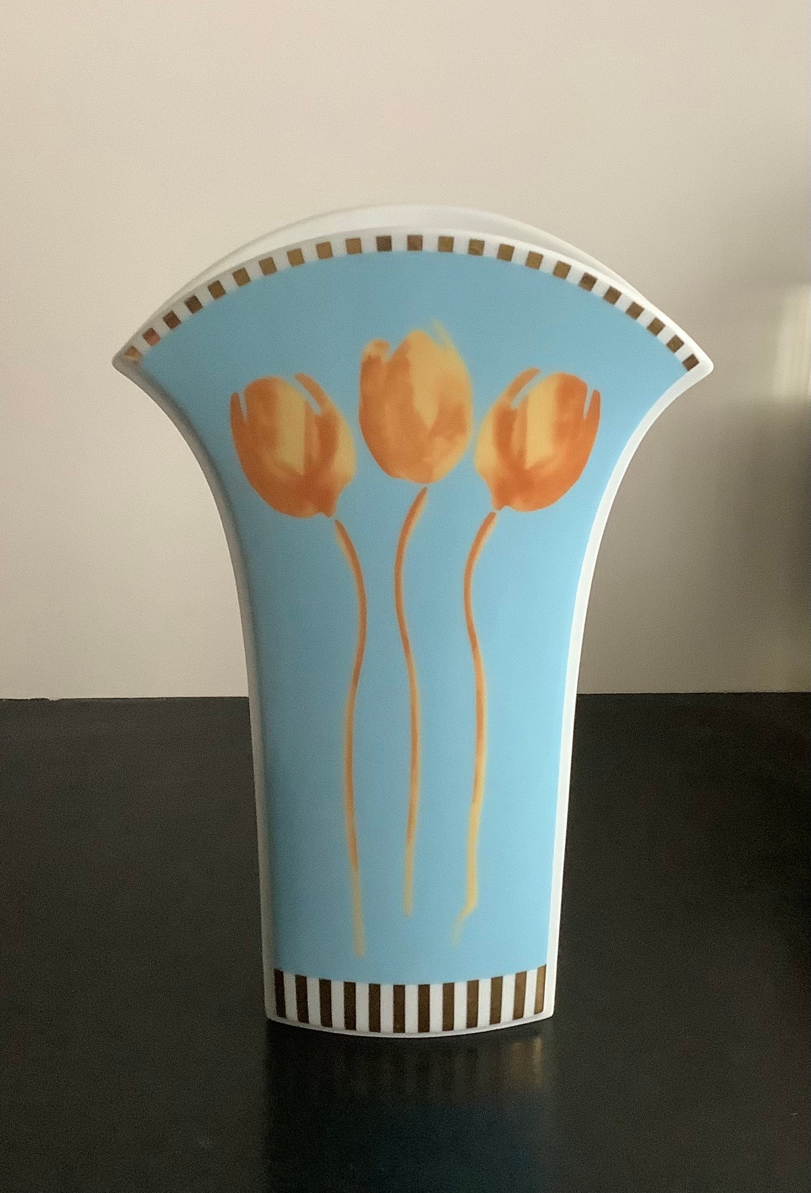 Rosenthal Studio-linie Tütenvase 花瓶 Rosenthal Studio-linie Beautiful Rare Vase With Tulips on a Light