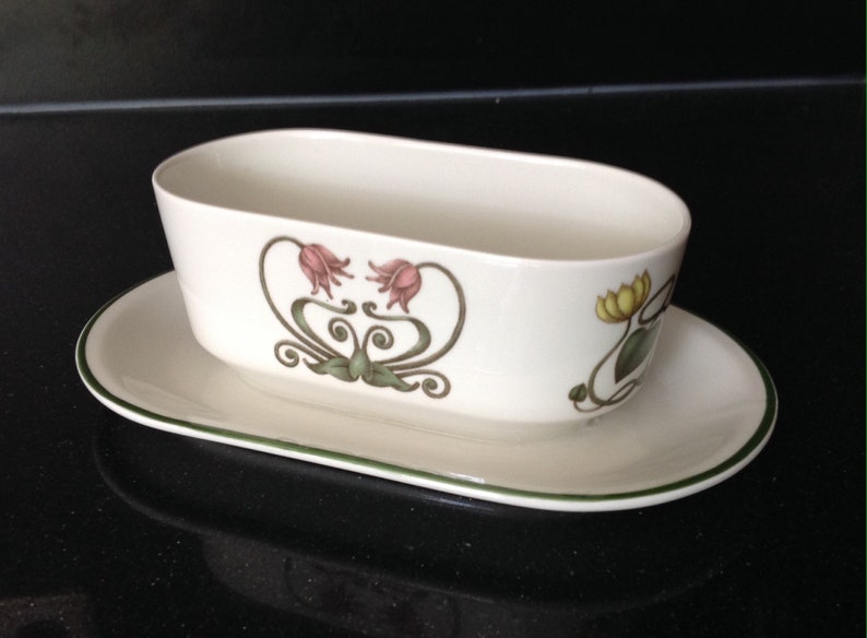Villeroy and Boch Atlantic Gravy Boat With Attached Underplate. New and