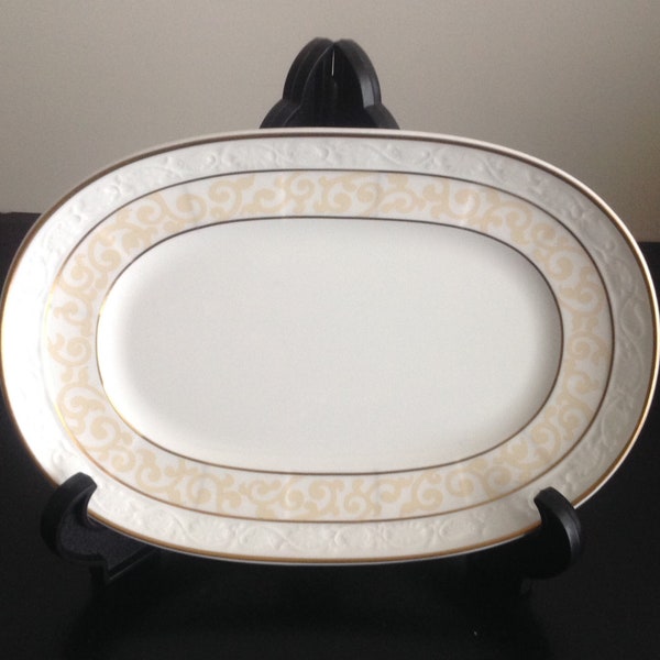 Villeroy and Boch Ivoire relish dish / pickle disch / underplate. 8 7/8 Inches. Very rare.