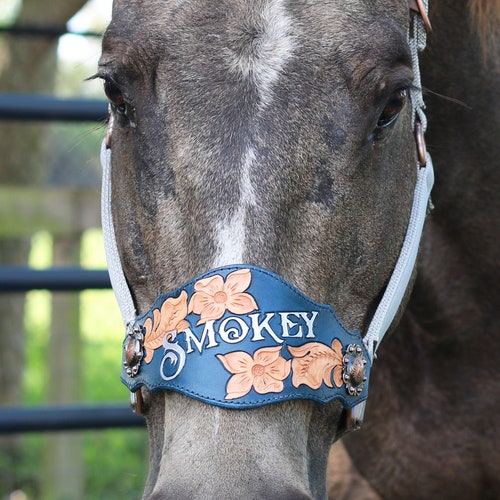 Muserolle bronc fleurie en cuir naturel et licou en nylon de qualité supérieure avec personnalisation