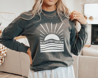 Camiseta de manga larga "El agua salada lo cura todo", "Días de playa, sol soleado, olas", "Regalo para ella", "Agua salada, sol, playero", "Agua salada, océano"