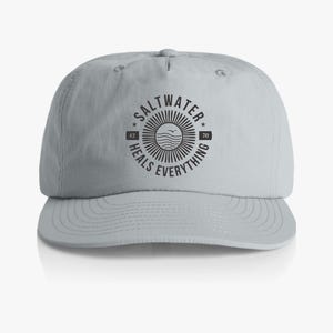 El agua salada lo cura todo. Gorra de surf. Sombrero de olas. Sombrero de playa. Regalo para surfistas. Gorra de surf. El agua salada lo cura todo. Gorra de surfista. Agua salada. imagen 3