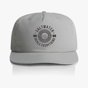 El agua salada lo cura todo. Gorra de surf. Sombrero de olas. Sombrero de playa. Regalo para surfistas. Gorra de surf. El agua salada lo cura todo. Gorra de surfista. Agua salada. imagen 2
