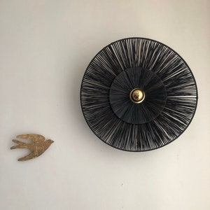 Aplique de luz FIJA en rafia negra (versión nómada bajo pedido) FIORELLA RAPHIA Hecho en Francia