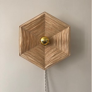 Lámpara de pared portátil HEXA fabricada con fibras naturales