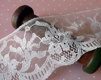 Vintage Cornflower Blue & White Bobbin Lace Trim // 36