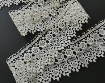 Cream Scalloped Venice lace trim, 8 cm wide, 6.8 metres