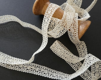 Vintage rich cream cotton insertion lace,  1.5 cm wide, 10.8 metres