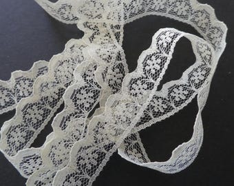 Vintage cream nylon floral lace trim, 12 mms wide, 2.8 metres