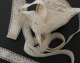 Vintage cream cotton insertion lace, 1.5 cm wide