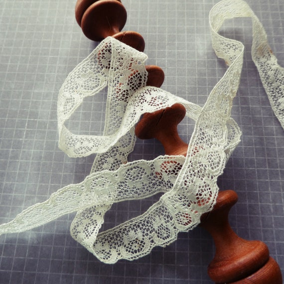 Vintage ivory lace trim discount