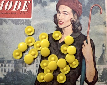 12 vintage yellow shank buttons, 14 mms