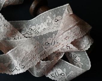 Vintage ecru alencon cotton lace trim, 3.5 cms wide