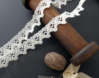 Vintage cream cotton lace trim, 1.5 cm wide, 2 metres