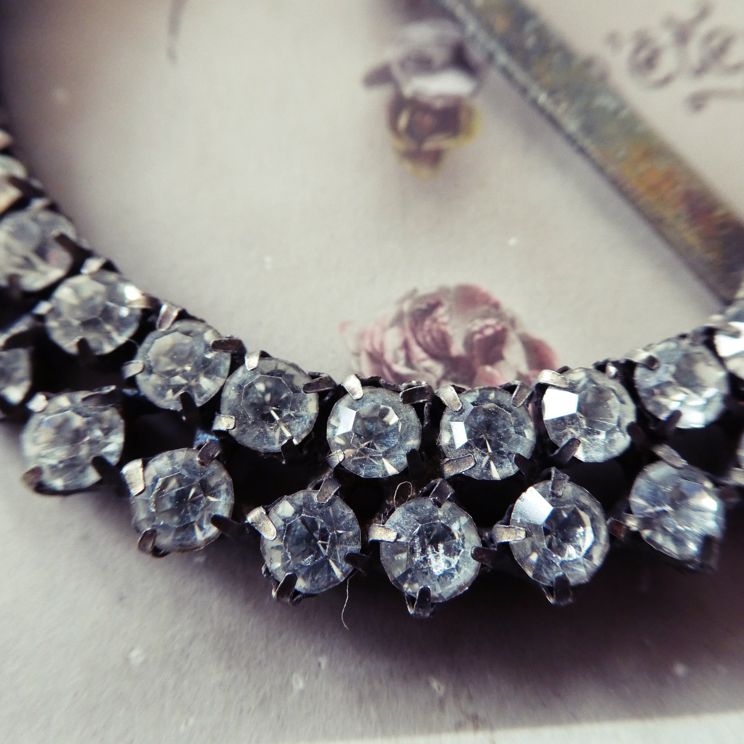 Boucles D'oreilles Vintage Pâte De Verre Couture - Doré 24 Carats - Très Bon état