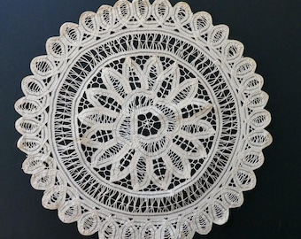 Vintage large beige Battenburg doily, table centre