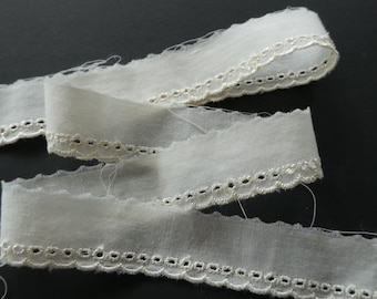 Cream broderie anglaise lace trim, 2 cm wide, 3 metres