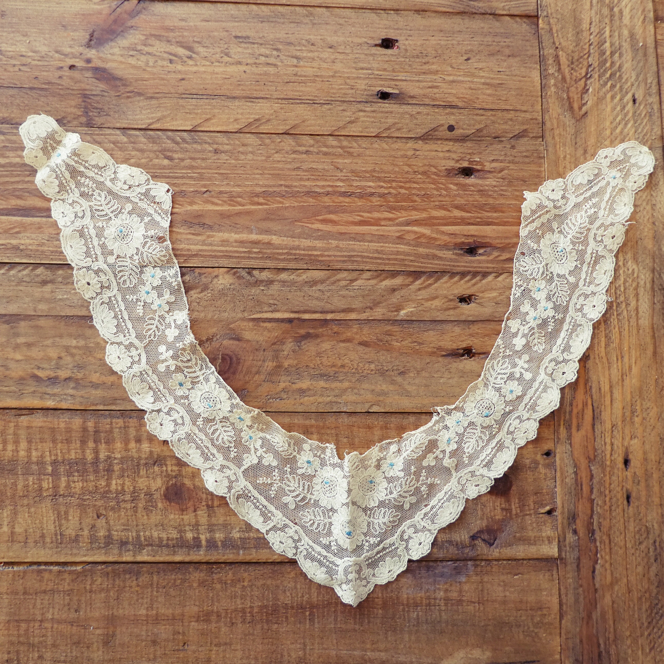 Vintage Alencon lace neckline motif, cream needle worked lace collar