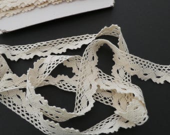 Vintage cream cotton lace, 2 cm wide, 5.6metres